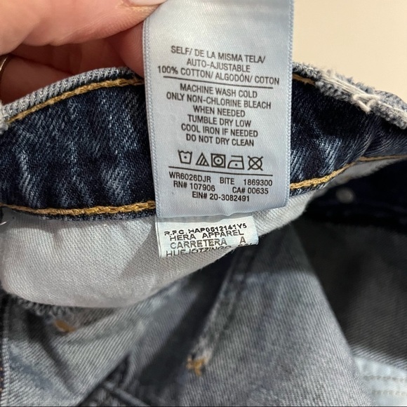 Hudson Cara Classic Short High Waist Jean Shorts Raw Hem Size 34 WR6026DJR - Picture 9 of 10